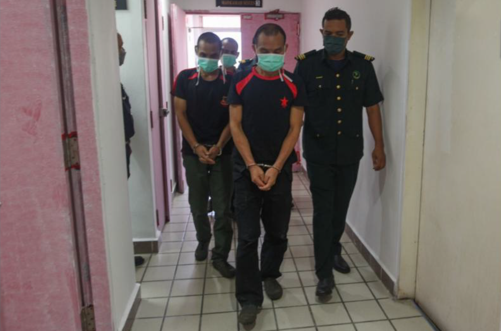 Laluan masuk hutan simpan yang dikawal